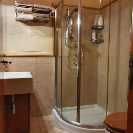 Id-dwejra, Country 3*