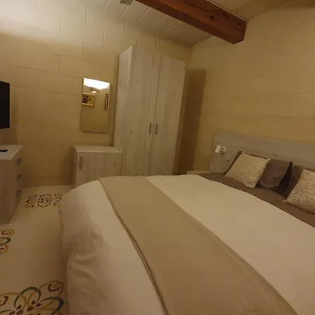 Id-dwejra, Country Misrah Suffara