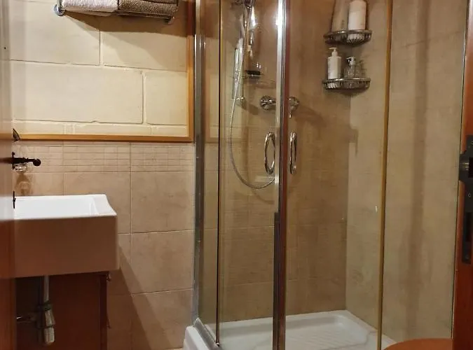 Id-dwejra, Country 3*